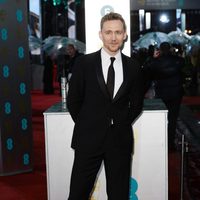 Tom Hiddleston en la alfombra roja de los BAFTA 2013
