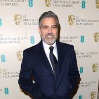George Clooney en la alfombra roja de los BAFTA 2013