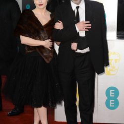 Helena Bonham Carter y Tim Burton en la alfombra roja de los BAFTA 2013