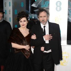 Helena Bonham Carter y Tim Burton en la alfombra roja de los BAFTA 2013