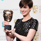 Anne Hathaway ganadora del premio a la mejor actriz secundaria en los BAFTA 2013