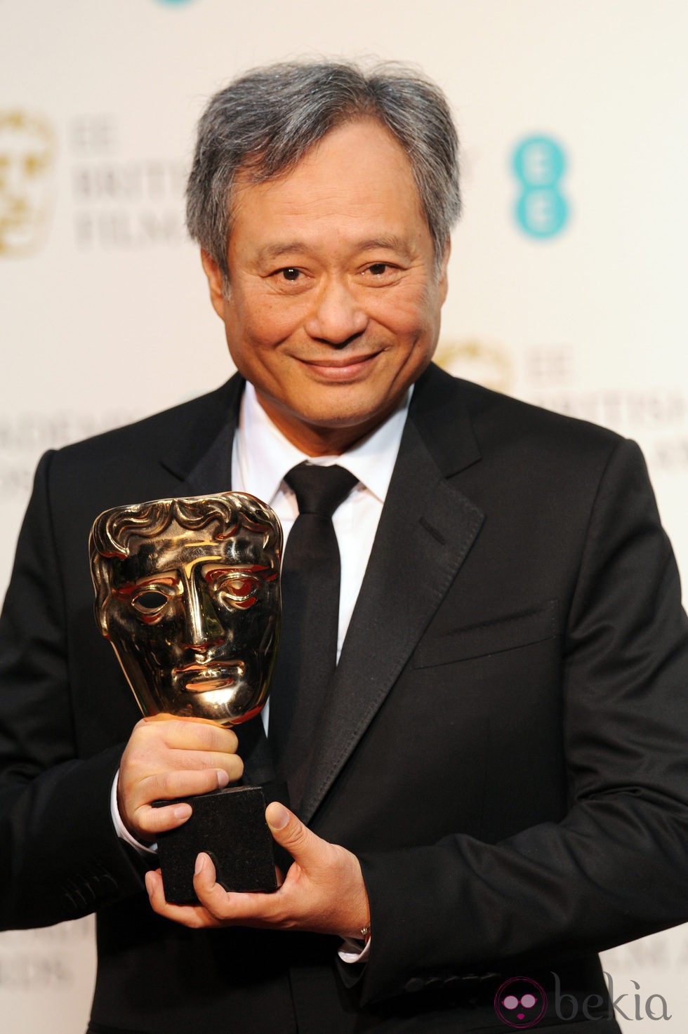 Ang Lee con el BAFTA 2013 de 'La vida de Pi'