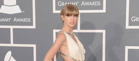 Taylor Swift en la alfombra roja de los Grammy 2013