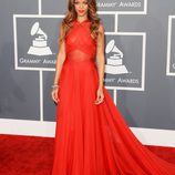 Rihanna en la alfombra roja de los Grammy 2013