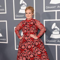Adele en la alfombra roja de los Grammy 2013