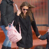 Paula Echevarría con su hija Daniella a la salida del colegio