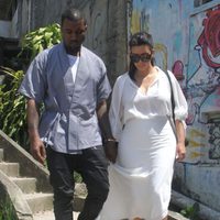 Kim Kardashian paseando con Kanye West por Río de Janeiro