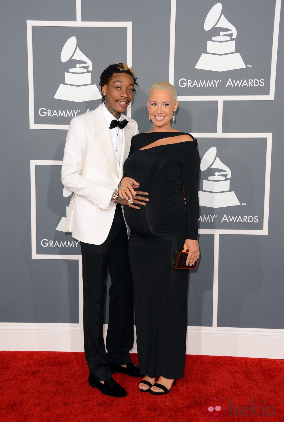 Amber Rose y su novio Wiz Khalifa en la alfombra roja de los Grammy 2013