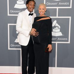 Amber Rose y su novio Wiz Khalifa en la alfombra roja de los Grammy 2013