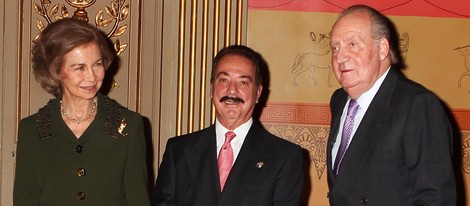 Los Reyes y Juan Díez Nicolás en la entrega del Premio Nacional de Sociología y Ciencia Política 2012