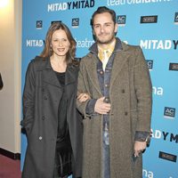 Aitana Sánchez Gijón y Asier Etxeandía en el estreno de 'Mitad y mitad'