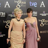 Kiti Mánver y Gisela en la alfombra roja de los Goya 2013