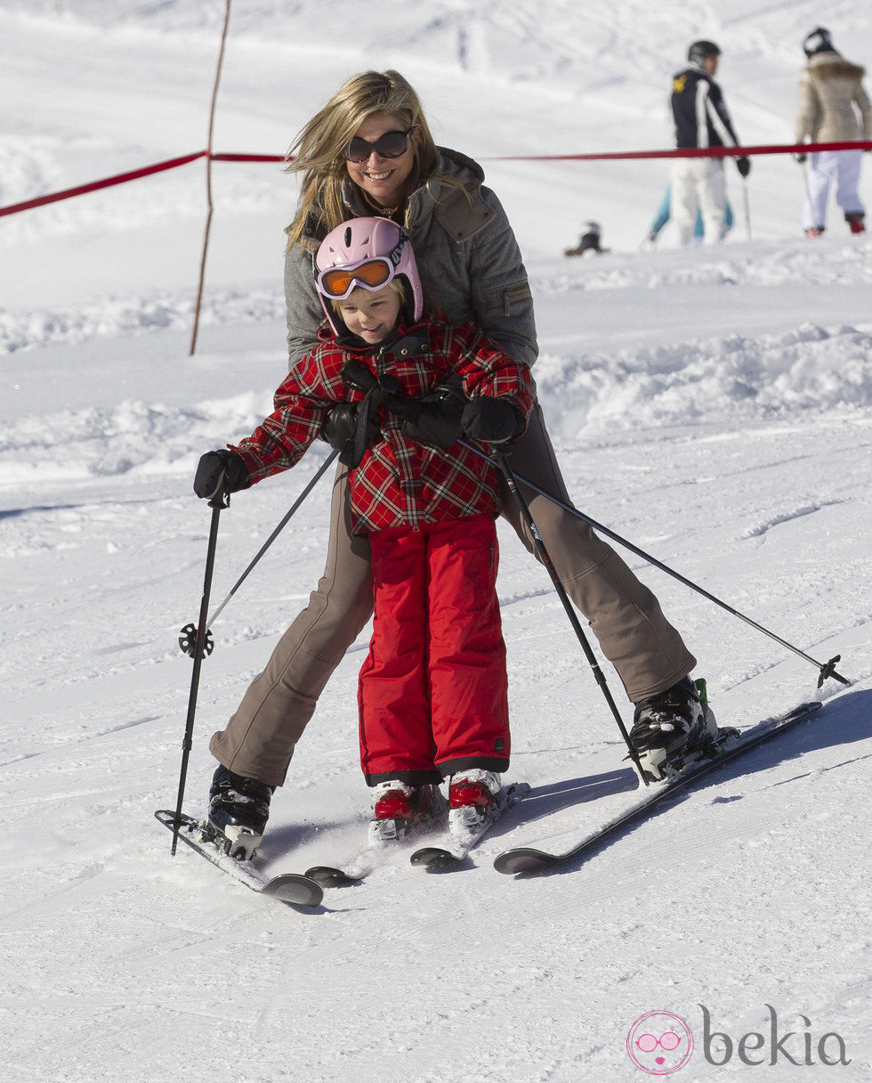 Máxima de Holanda esquiando con la Princesa Ariane en Austria
