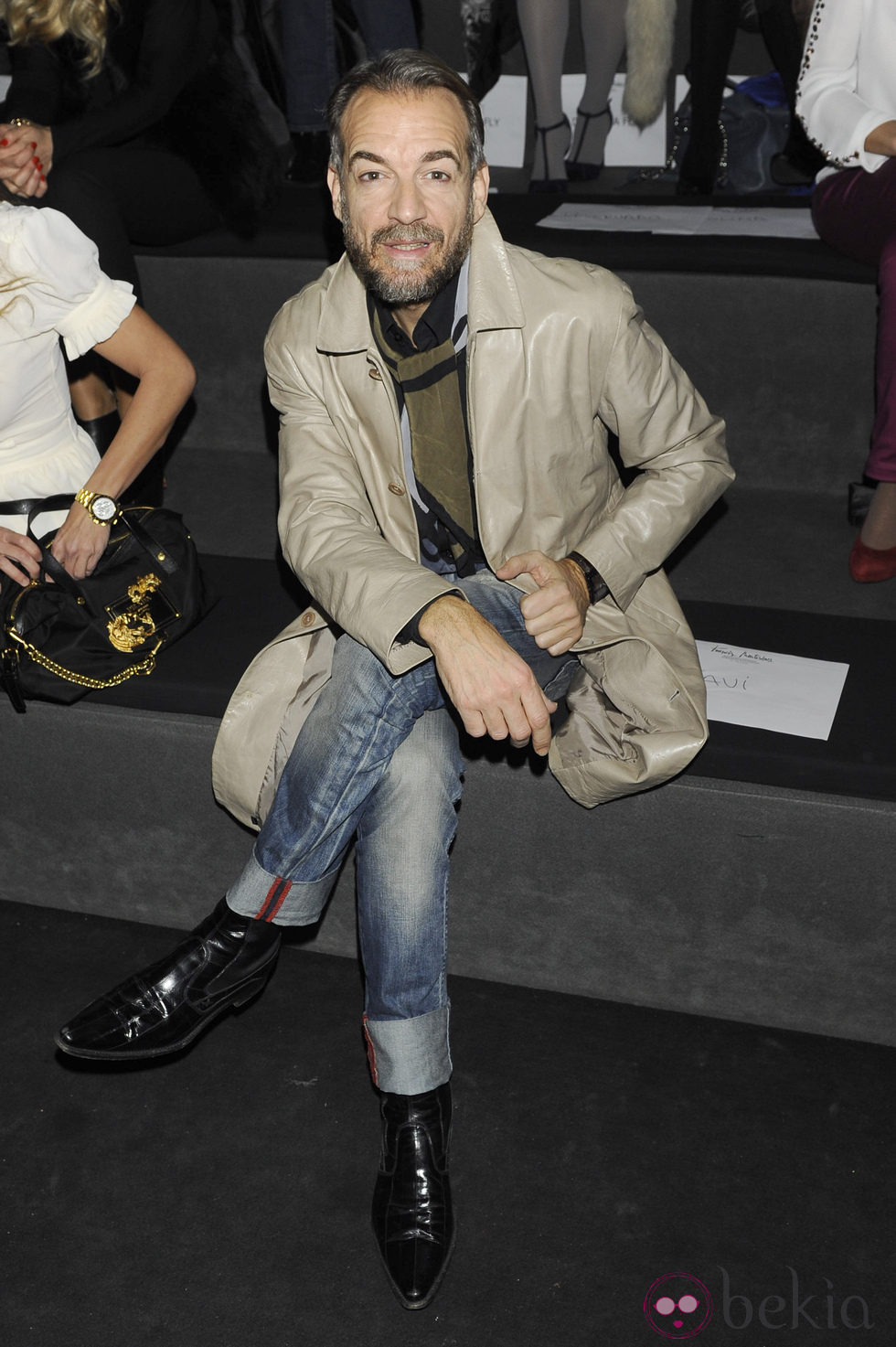 Antonio Albella en el desfile de Francis Montesinos en Madrid Fashion Week  otoño/invierno 2013/2014 - Famosos en el front row de Madrid Fashion Week  o/i 2013/2014 - Foto en Bekia Actualidad