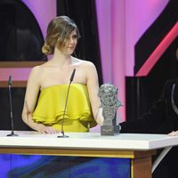Concha Velasco recibe el Goya de Honor 2013 de manos de Manuela Velasco