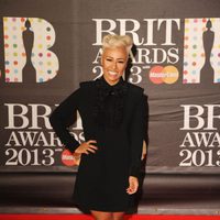 Emeli Sandé en la alfombra roja de los Brit Awards 2013