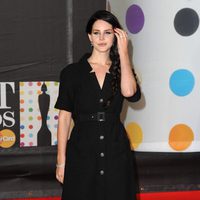 Lana del Rey en la alfombra roja de los Brit Awards 2013