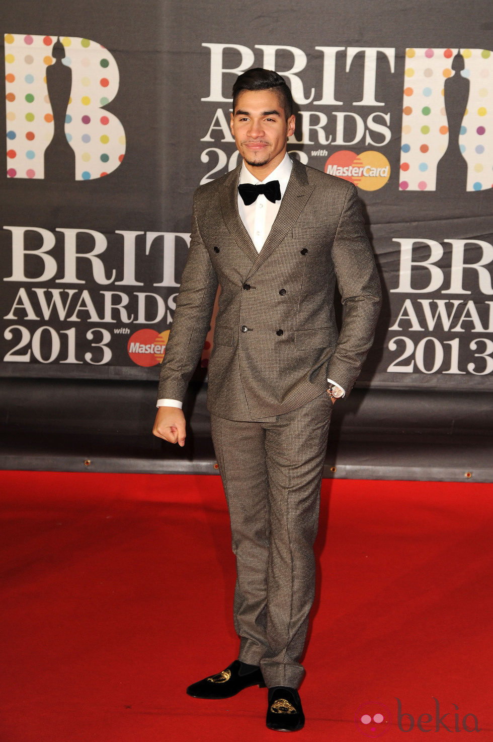 Louis Smith en la alfombra roja de los Brit Awards 2013