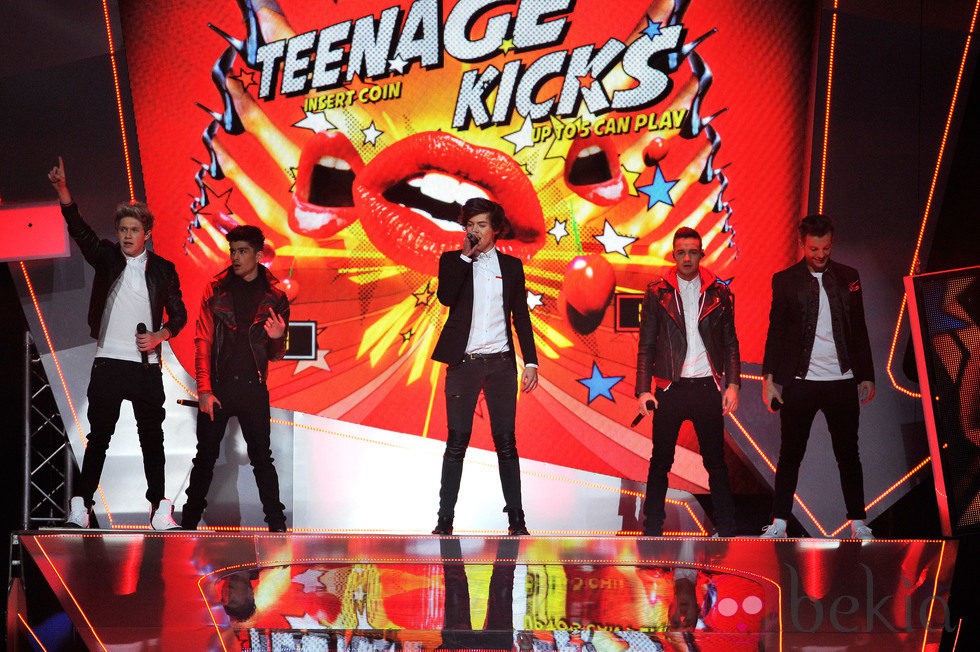 Actuación de One Direction en los Brit Awards 2013