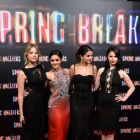 Ashley Benson, Vanessa Hudgens, Selena Gomez y Rachel Korine en el estreno de 'Spring Breakers' en Madrid