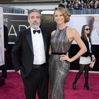 George Clooney y Stacy Keibler en los Oscar 2013