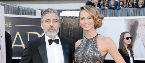 George Clooney y Stacy Keibler en los Oscar 2013