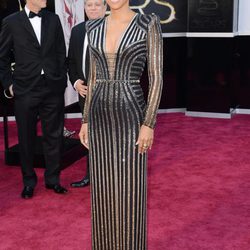 Halle Berry en la alfombra roja de los Oscar 2013