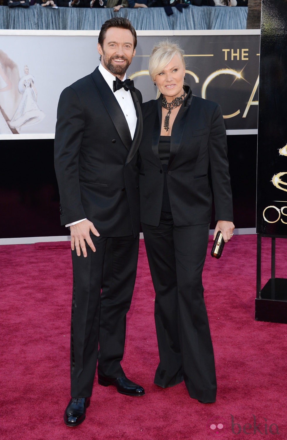 Hugh Jackman y Deborra-Lee Furness en la alfombra roja de los Oscar 2013