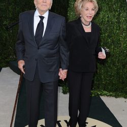 Kirk Douglas y Anne Buydens en la fiesta post Oscar 2013 organizada por Vanity Fair