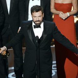 Ben Affleck recoge el Oscar 2013 a Mejor película por 'Argo'