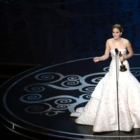 Jennifer Lawrence recoge el Oscar 2013 a Mejor Actriz