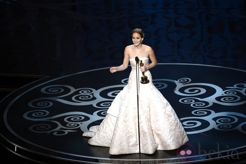 Jennifer Lawrence recoge el Oscar 2013 a Mejor Actriz