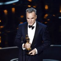 Daniel Day-Lewis recoge el Oscar 2013 a Mejor Actor