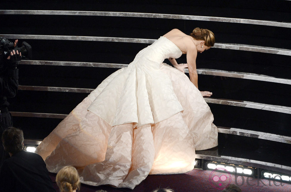 Jennifer Lawrence se cae en los Oscar 2013