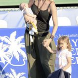 Carolina Cerezuela con sus hijos en el torneo de tenis de Delray Beach