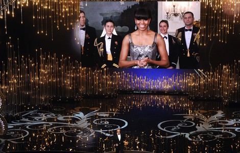 Michelle Obama anunciando el galardón a mejor película de los Oscar 2013