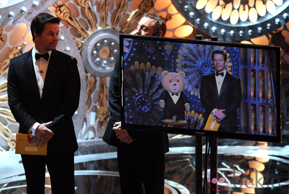 Mark Wahlberg y Ted presentes en los Oscar 2013