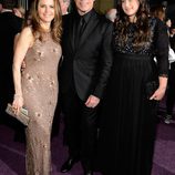 John Travolta y Kelly Preston con su hija en la fiesta Governors Ball tras los Oscar 2013