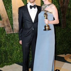 Anne Hathaway y Adam Shulman en la fiesta post Oscar 2013 organizada por Vanity Fair