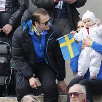 La Princesa Estela anima junto a Victoria y Daniel de Suecia al equipo nacional de esquí