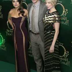 Mila Kunis, James Franco y Michelle Williams en el estreno de 'Oz, un mundo de fantasía' en Moscú