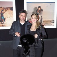 Jaume de Laiguana con Shakira en la inauguración de su exposición