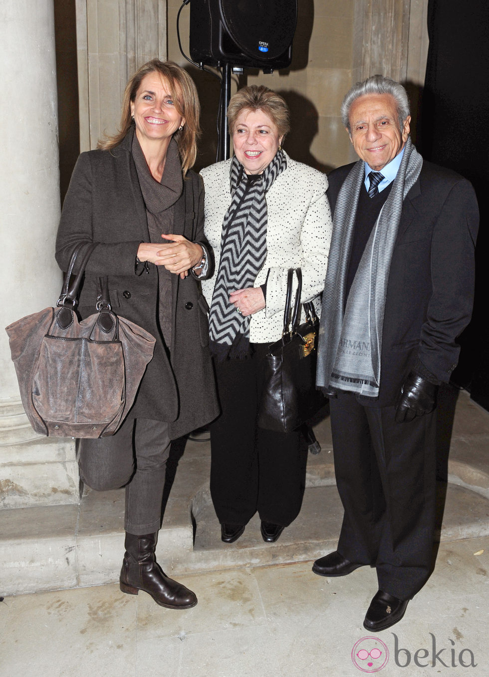 La madre de Piqué y los padres de Shakira en la inauguración de la exposición de Jaume de Laiguana