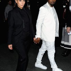 Kim Kardashian y Kanye West en el desfile de Givenchy otoño/invierno 2013/2014 en la Semana de la Moda de París