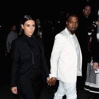 Kim Kardashian y Kanye West en el desfile de Givenchy otoño/invierno 2013/2014 en la Semana de la Moda de París