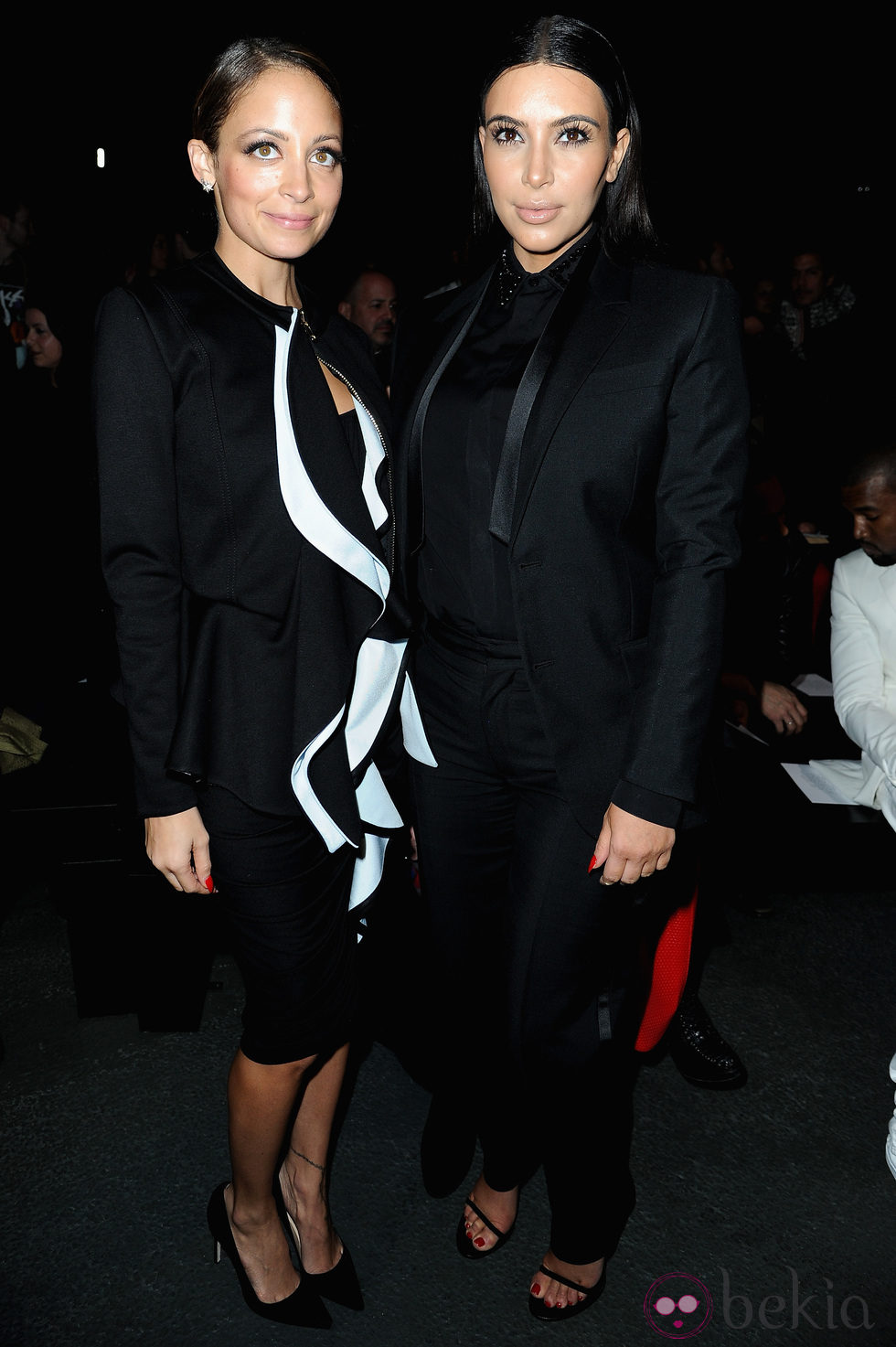 Kim Kardashian y Nicole Richie en el desfile de Givenchy otoño/invierno 2013/2014 en la Semana de la Moda de París