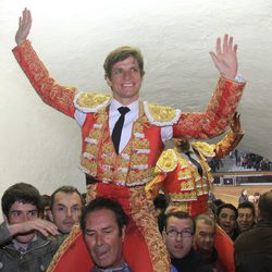 Julián López 'El Juli' sale a hombros de la plaza de toros de Olivenza