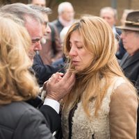Reyes Monforte rota de dolor en el funeral de Pepe Sancho
