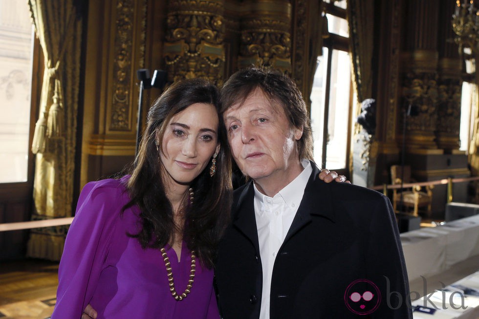 Paul McCartney y Nancy Shevell en el desfile de Stella McCartney otoño/invierno 2013/2014 en Paris Fashion Week