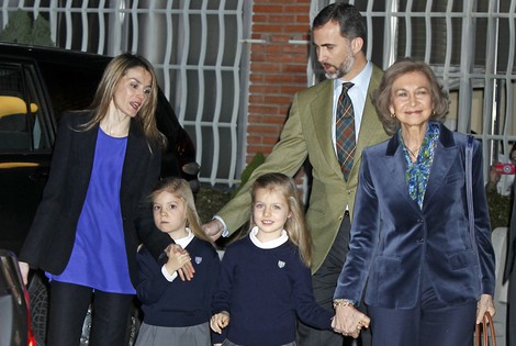 La Reina Sofía, los Príncipes Felipe y Letizia y las Infantas Leonor y Sofía en La Milagrosa